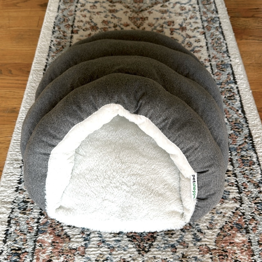Petshoppe cat/small dog bed